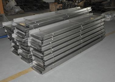 Peralatan Tambahan Plastik Warna Kustom Empat - Meter Pengecoran Stainless Steel